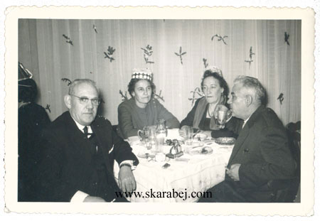 Skarabej - at the table