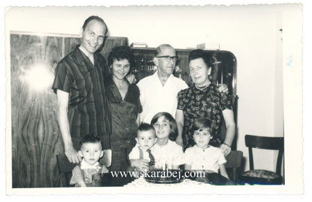 Skarabej - at the table