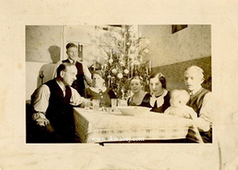 Skarabej - at the table