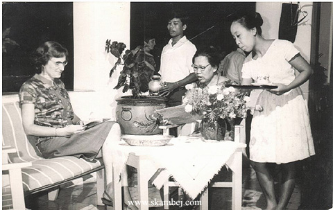 Skarabej - at the table