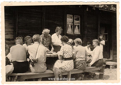 Skarabej - at the table