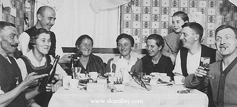 Skarabej - at the table