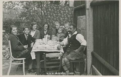 Skarabej - at the table