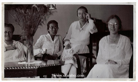 Skarabej - at the table