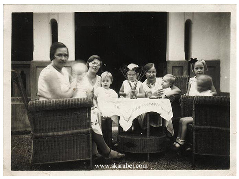 Skarabej - at the table