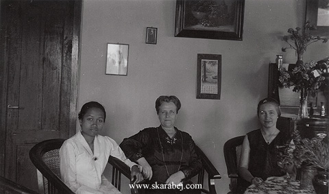 Skarabej - at the table