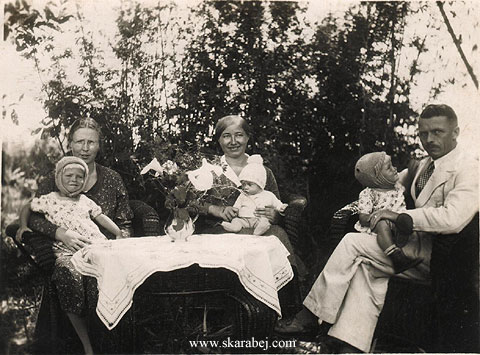 Skarabej - at the table