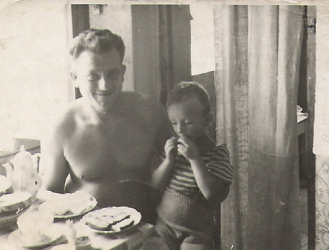 Skarabej - at the table