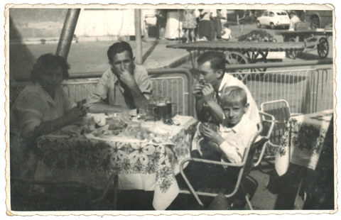 Skarabej - at the table